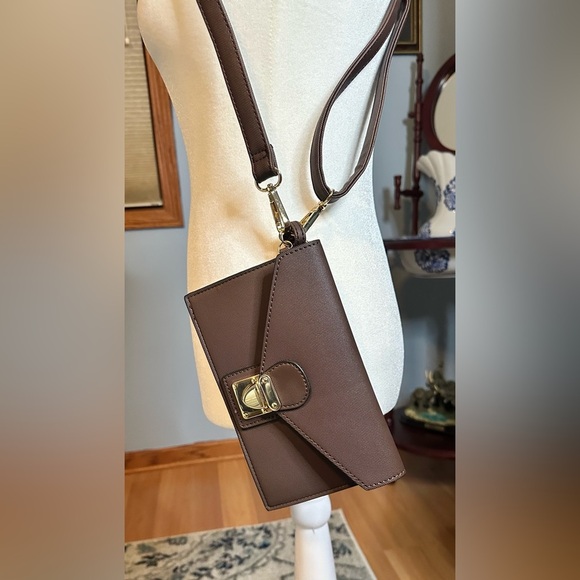 Unbranded Small Brown Faux Leather Wristlet Purse Wallet Gold Hardware Closure - Picture 10 of 12